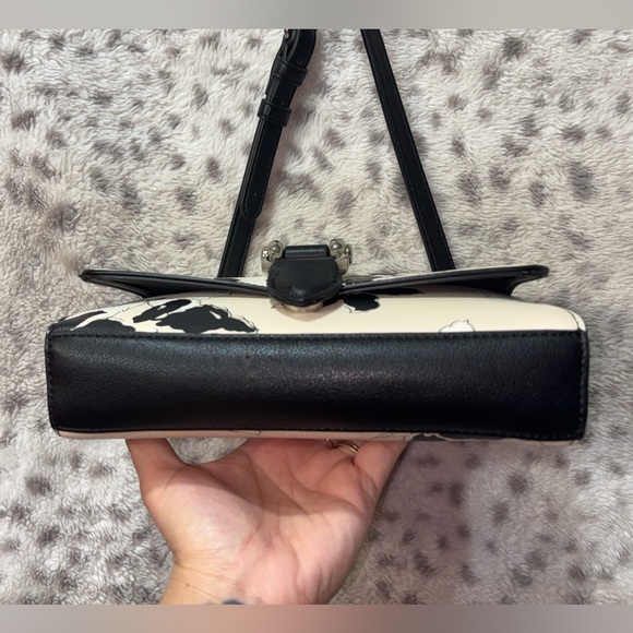 CHAPS FLORAL CROSSBODY BAG - Picture 8 of 11